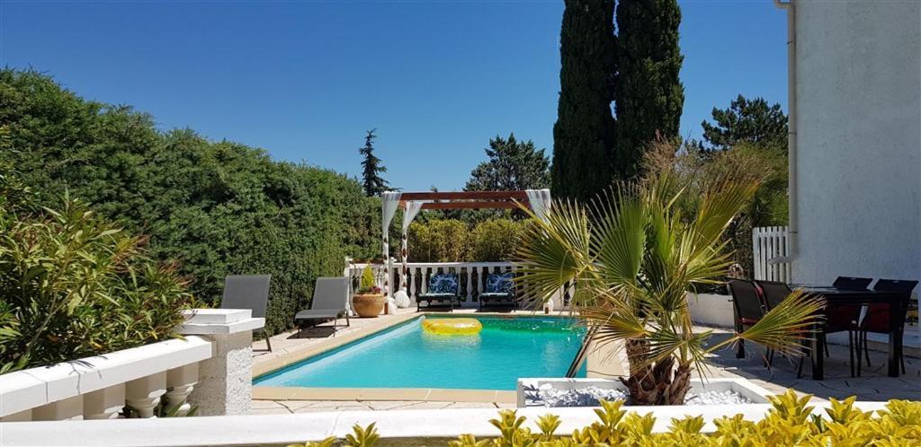 Villa T3 A 10' De Cassis - Piscine Privee Et Cuisine D'Ete Exterieure Carnoux-en-Provence Exterior foto
