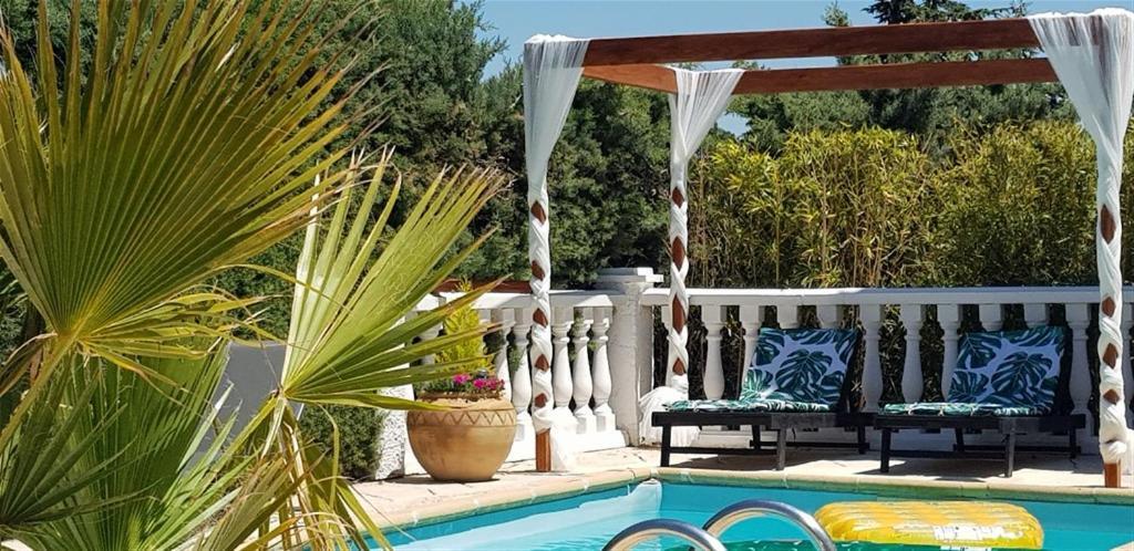 Villa T3 A 10' De Cassis - Piscine Privee Et Cuisine D'Ete Exterieure Carnoux-en-Provence Exterior foto